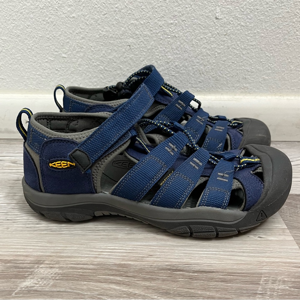 Keen Sandals Kids Size 4 Navy Blue Gray Black Strappy Closed Toe